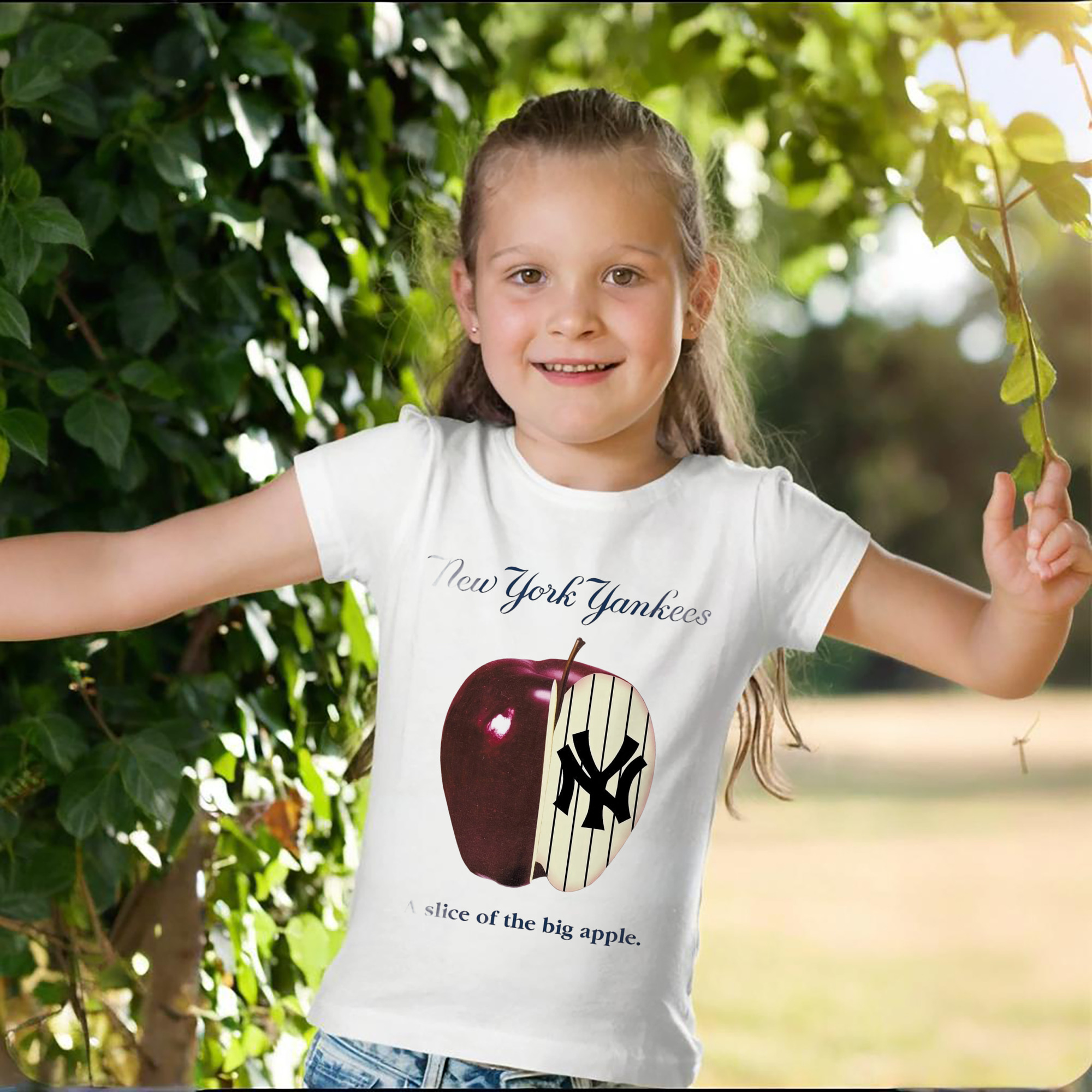 New York Yankees A Slice of The Big Apple Combed Cotton Kids T-Shirt 180g With Front Heat Transfer Print – Soft, Lightweight, Side-Seamed Design – Stylish And Comfortable Casual Wear For Everyday Activities