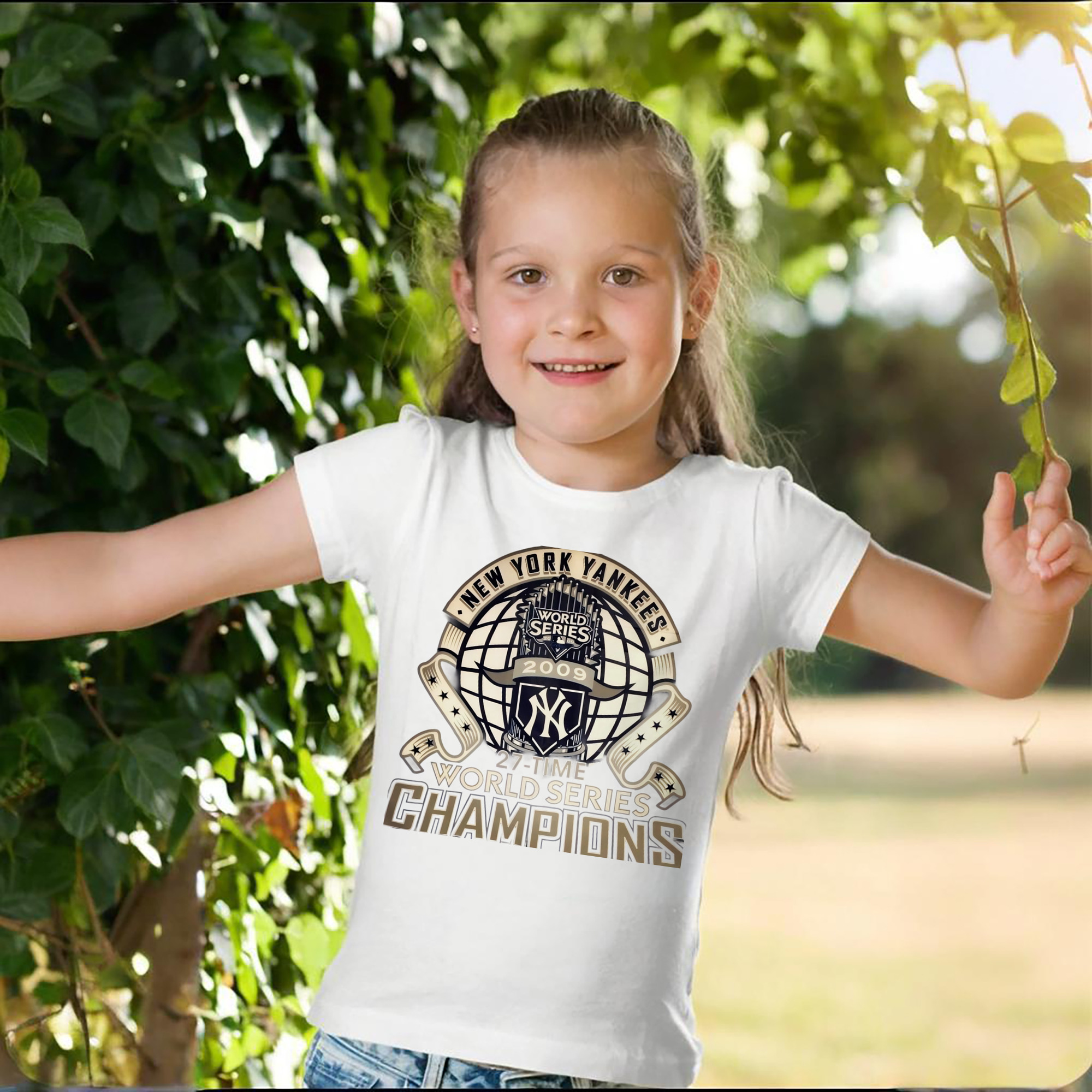 New York Yankees 2009 27th WS Champions Golden Combed Cotton Kids T-Shirt 180g With Front Heat Transfer Print – Soft, Lightweight, Side-Seamed Design – Stylish And Comfortable Casual Wear For Everyday Activities