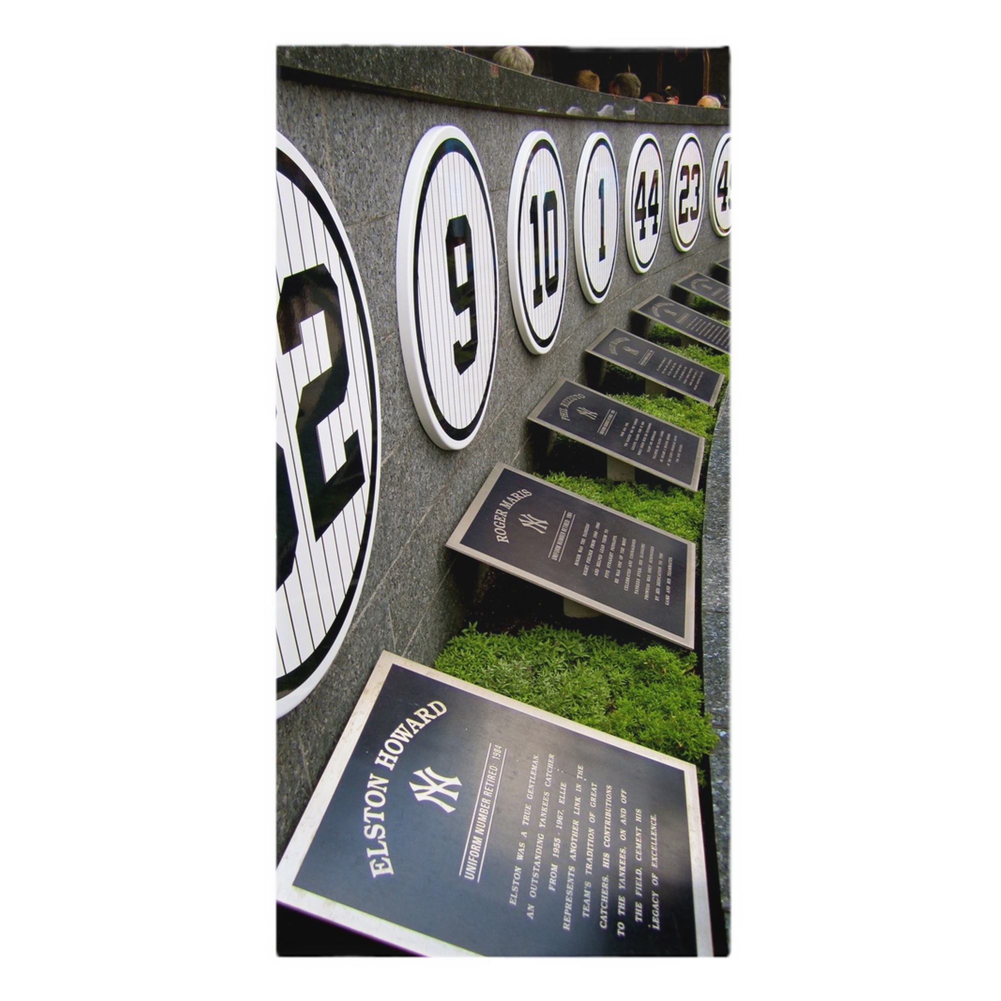 New York Yankees 253 Premium Microfiber Beach Towel – Soft, Large Size, Multi-Purpose For Beach, Picnic & Kids, Lightweight & Portable With Carry Bag, Easy Care