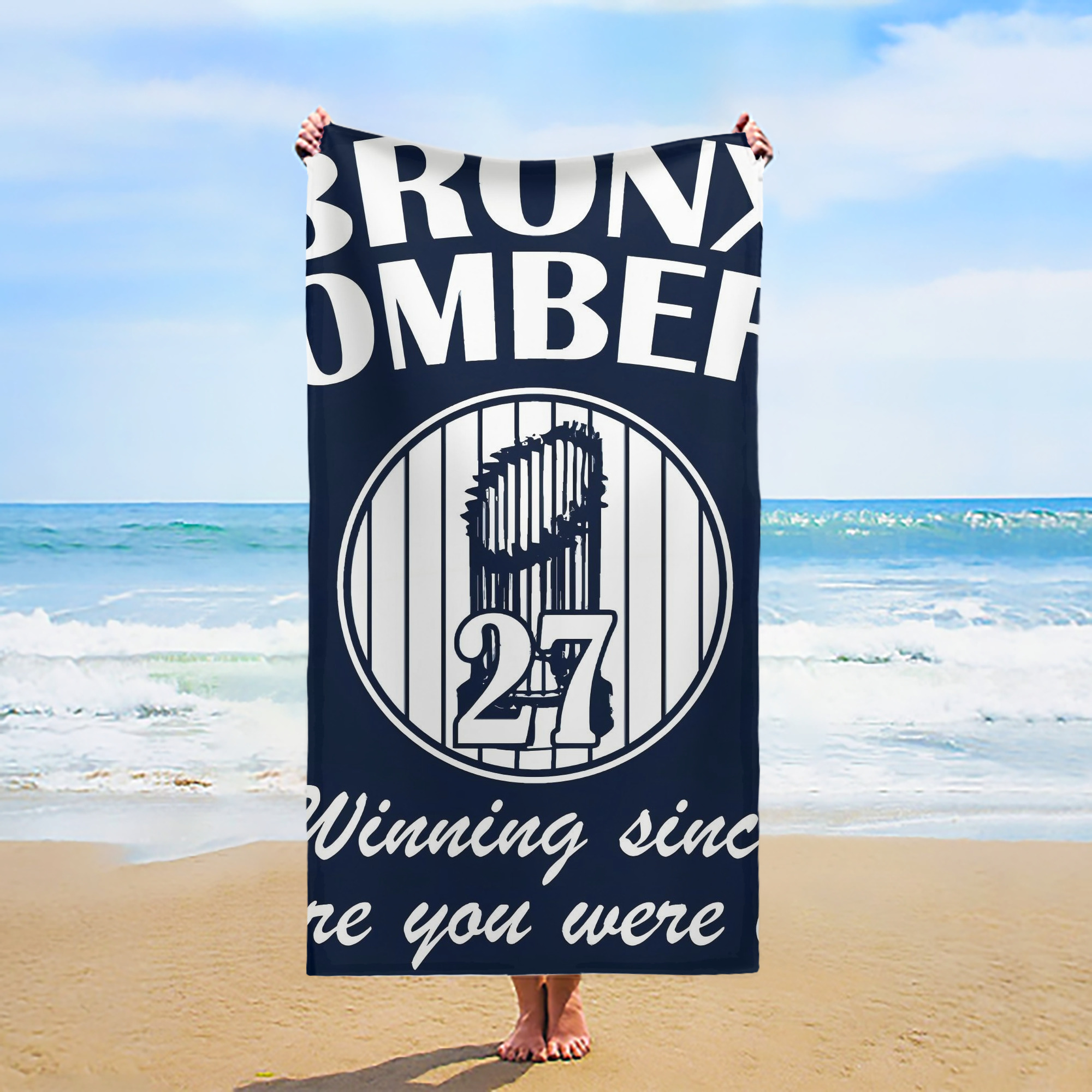 New York Yankees 240 Premium Microfiber Beach Towel – Soft, Large Size, Multi-Purpose For Beach, Picnic & Kids, Lightweight & Portable With Carry Bag, Easy Care