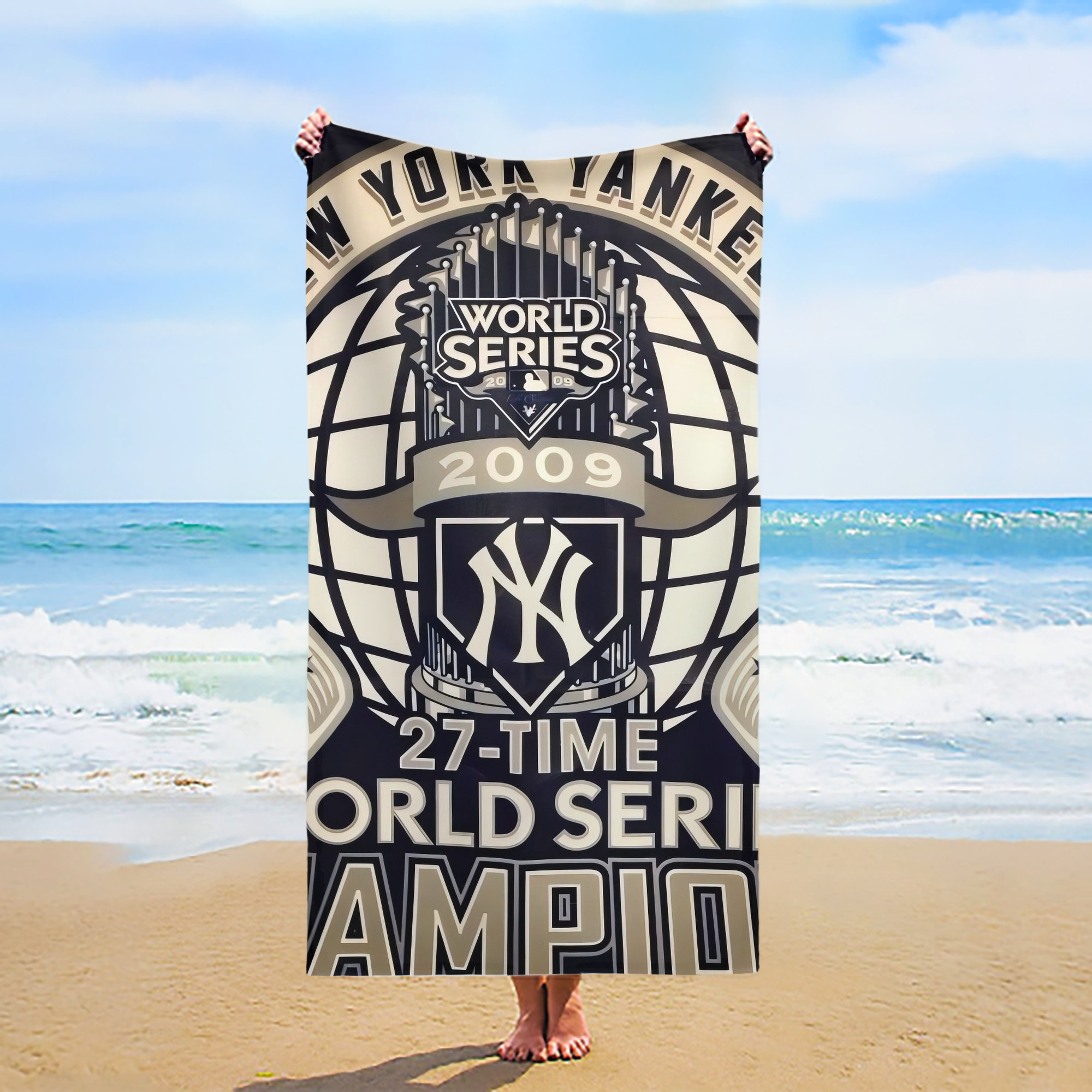New York Yankees 256 Premium Microfiber Beach Towel – Soft, Large Size, Multi-Purpose For Beach, Picnic & Kids, Lightweight & Portable With Carry Bag, Easy Care
