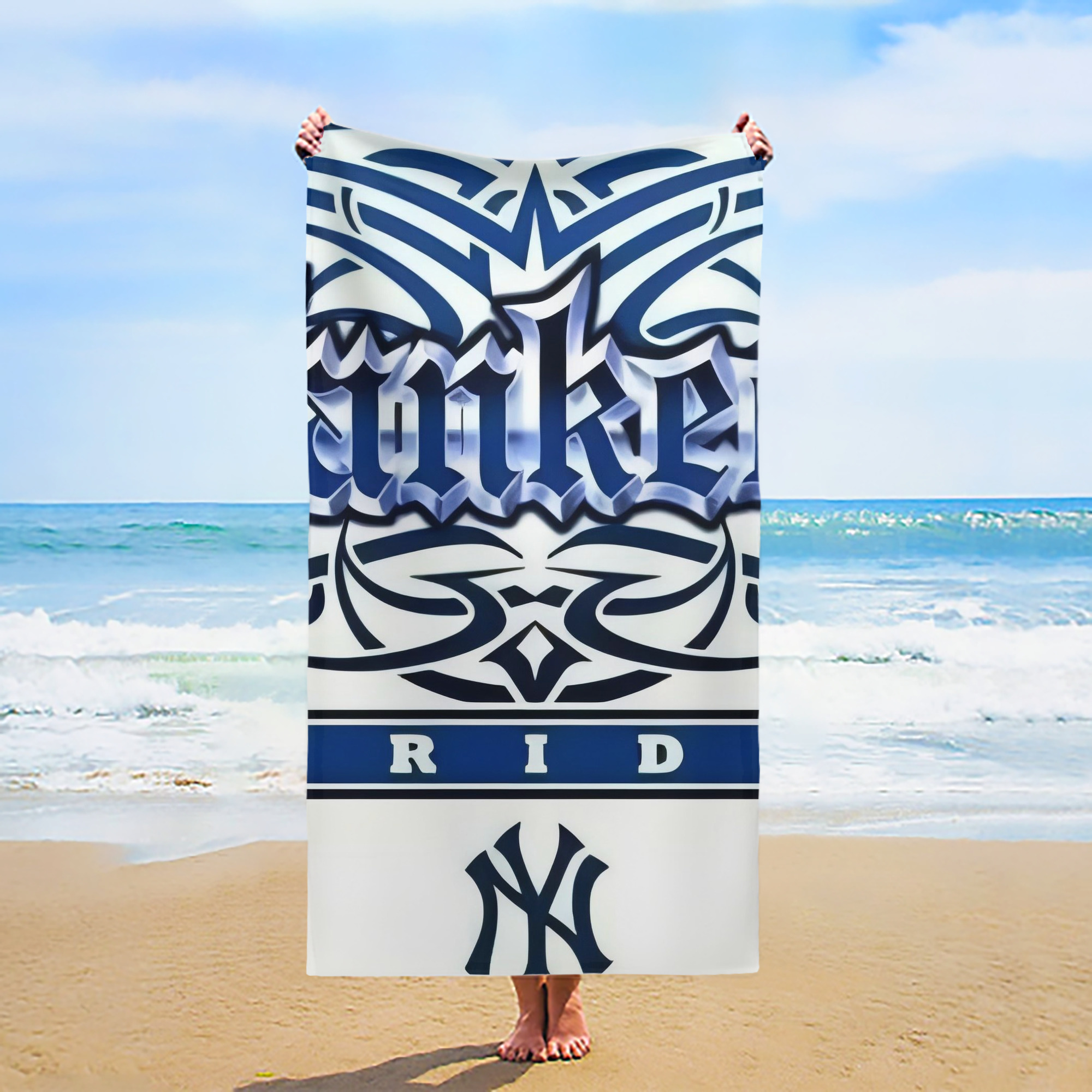 New York Yankees 304 Premium Microfiber Beach Towel – Soft, Large Size, Multi-Purpose For Beach, Picnic & Kids, Lightweight & Portable With Carry Bag, Easy Care