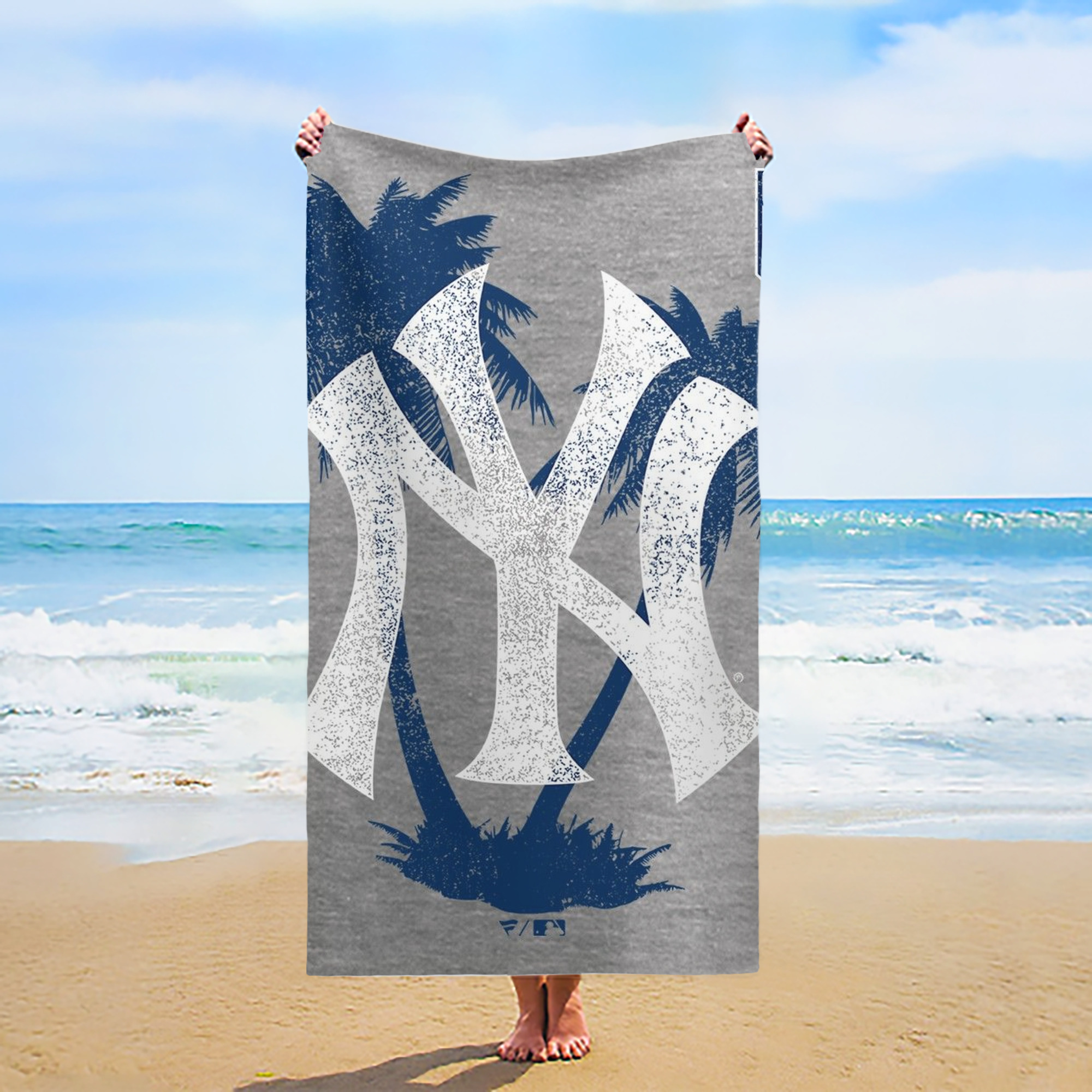 New York Yankees 338 Premium Microfiber Beach Towel – Soft, Large Size, Multi-Purpose For Beach, Picnic & Kids, Lightweight & Portable With Carry Bag, Easy Care