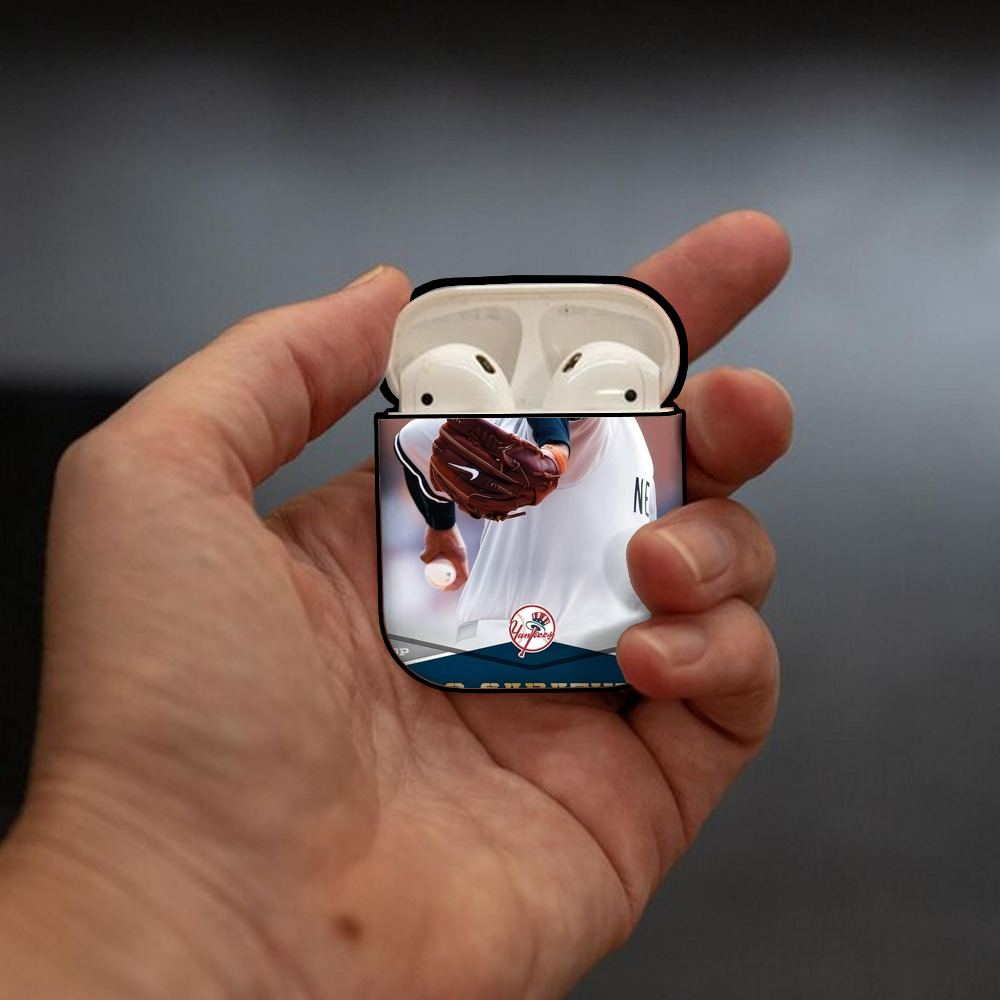 CC Sabatnia 6 AirPods 2 Case Hard Shell Black, Flexible PC Material, Precise Cutouts, Full Protection, Anti-Fingerprint, Washable, Includes Keychain – Durable & Slim Design